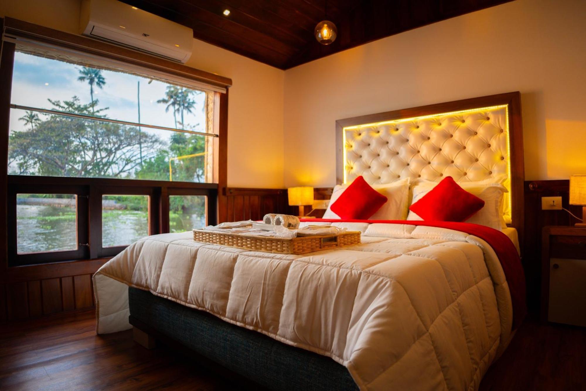 Why Not Houseboat Hotell Alappuzha Exteriör bild