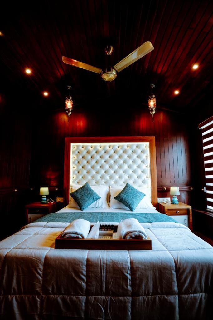 Why Not Houseboat Hotell Alappuzha Exteriör bild
