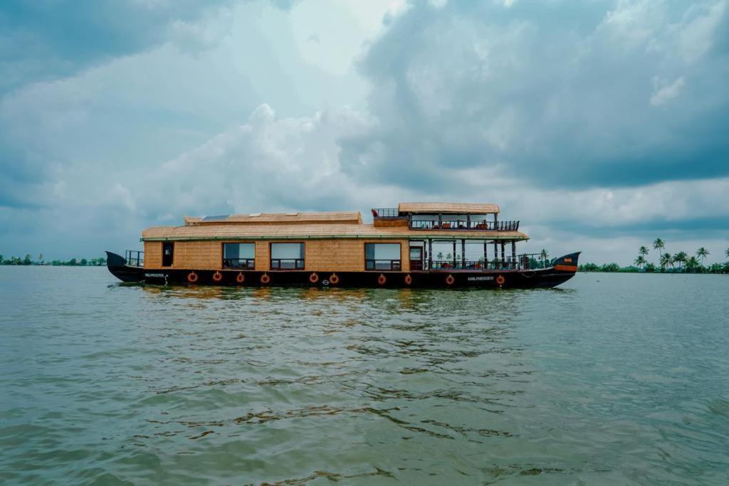 Why Not Houseboat Hotell Alappuzha Exteriör bild