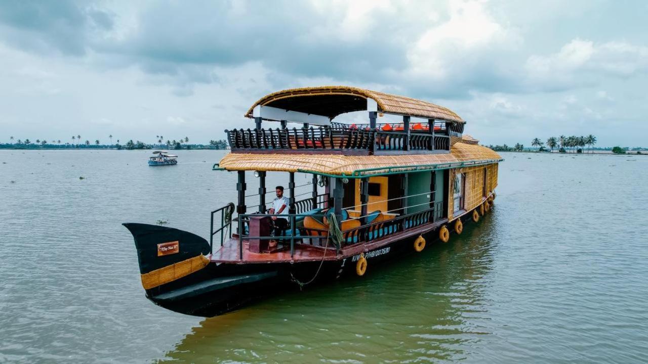 Why Not Houseboat Hotell Alappuzha Exteriör bild
