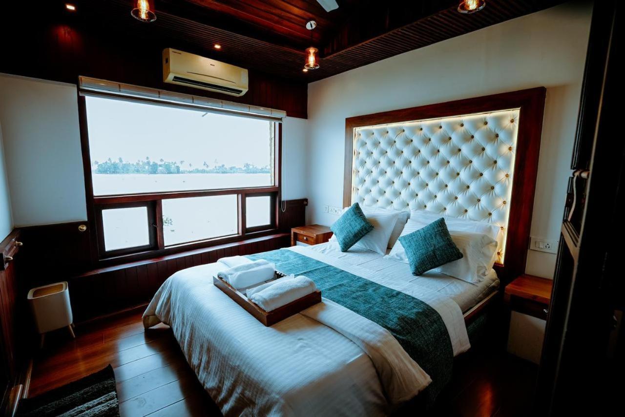 Why Not Houseboat Hotell Alappuzha Exteriör bild