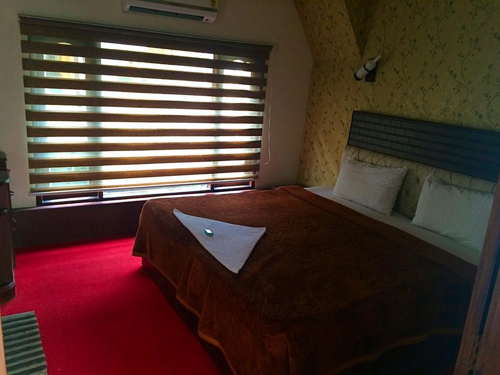 Why Not Houseboat Hotell Alappuzha Exteriör bild