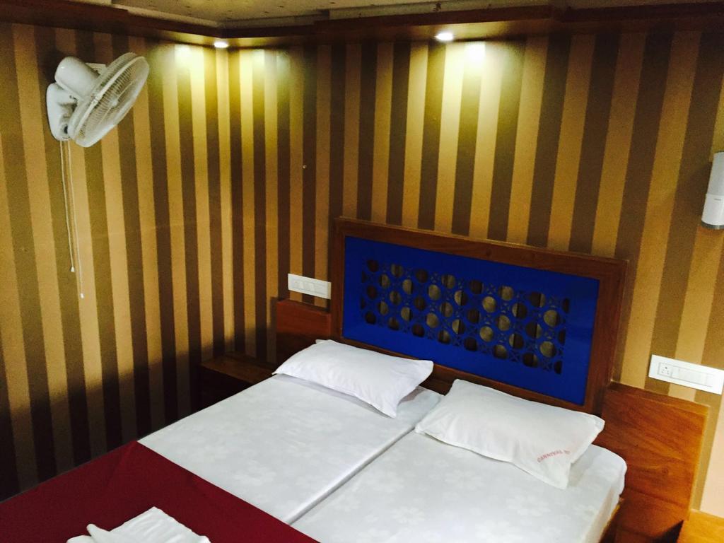 Why Not Houseboat Hotell Alappuzha Exteriör bild